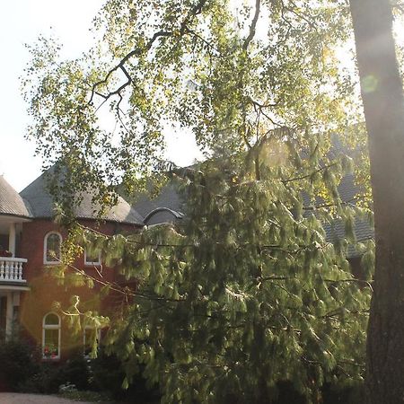 Hotel Und Restaurant Waldschloesschen Crivitz Exterior foto