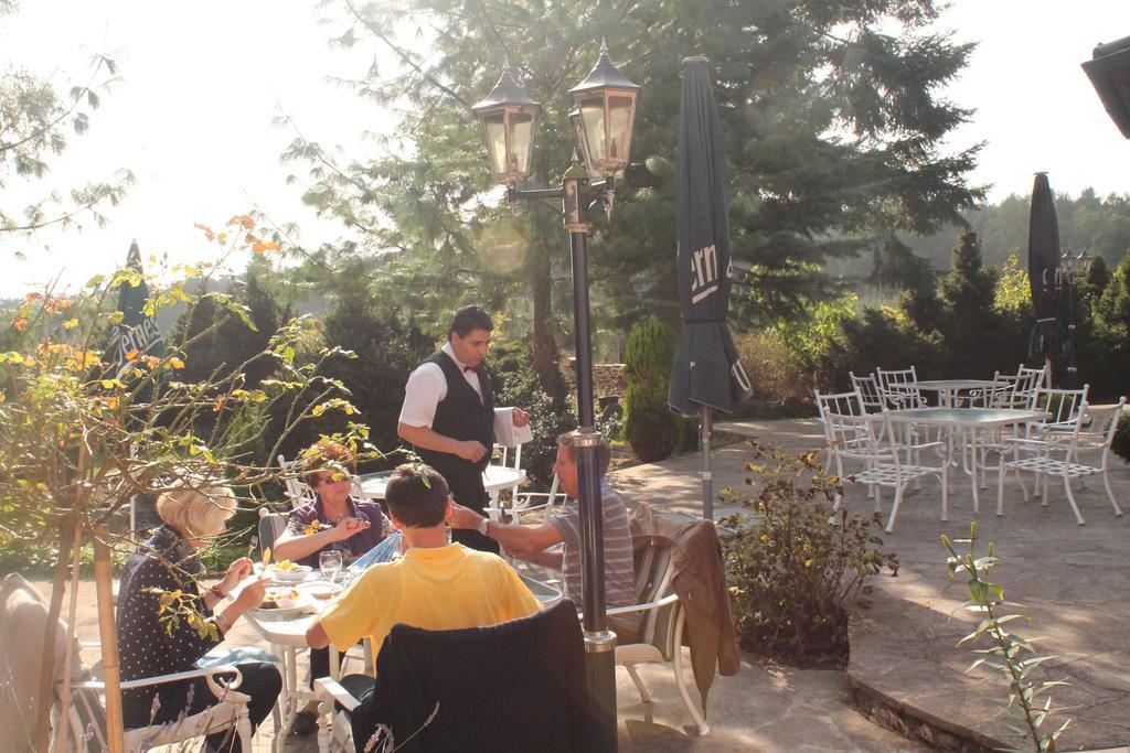 Hotel Und Restaurant Waldschloesschen Crivitz Exterior foto