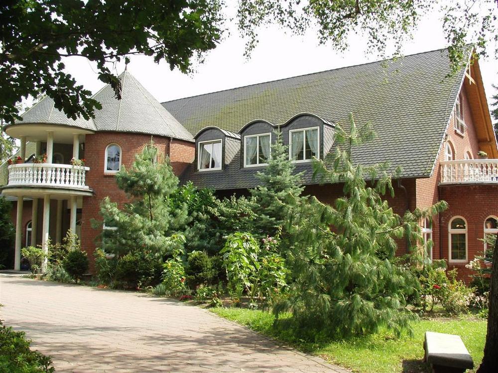 Hotel Und Restaurant Waldschloesschen Crivitz Exterior foto